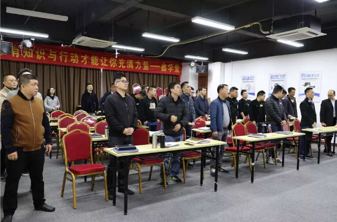 郎玛瓷砖学习交流会暨11月份总结表彰大会