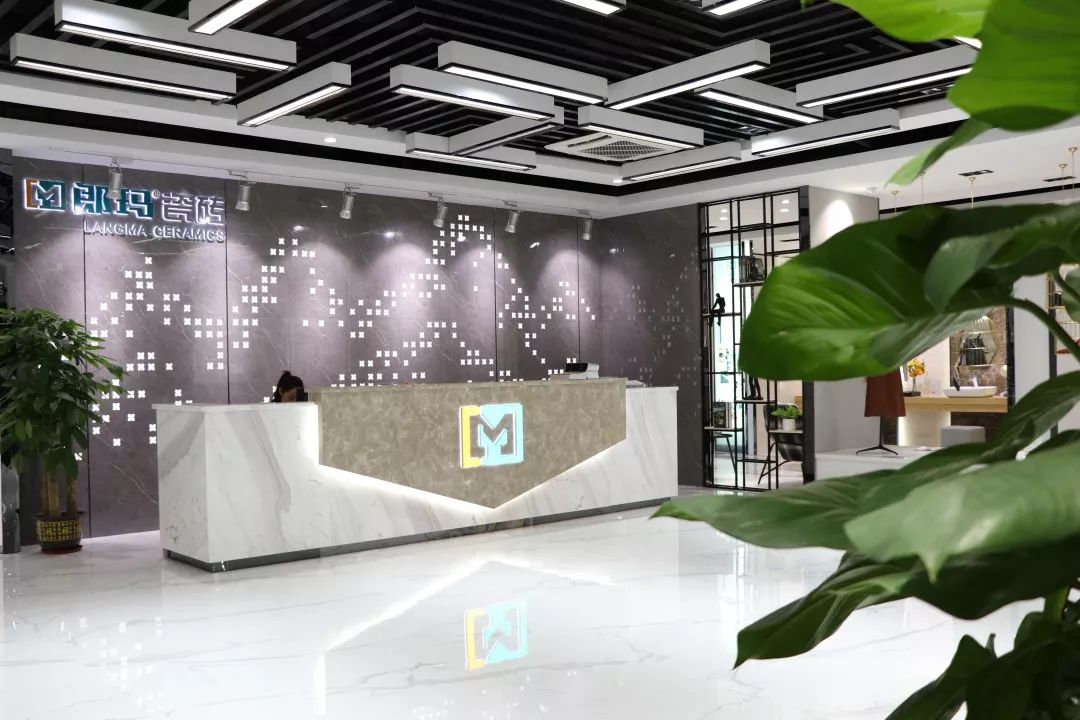 郎玛瓷砖品牌升级，专卖店建店不断!